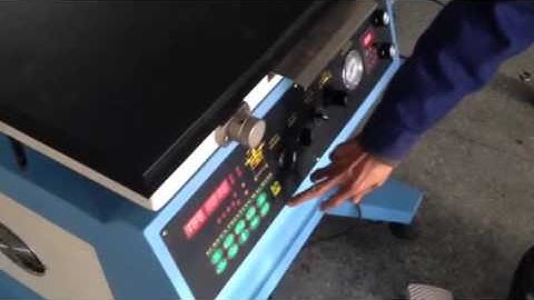 LC-700 P flat screen printing machine with vacuum table