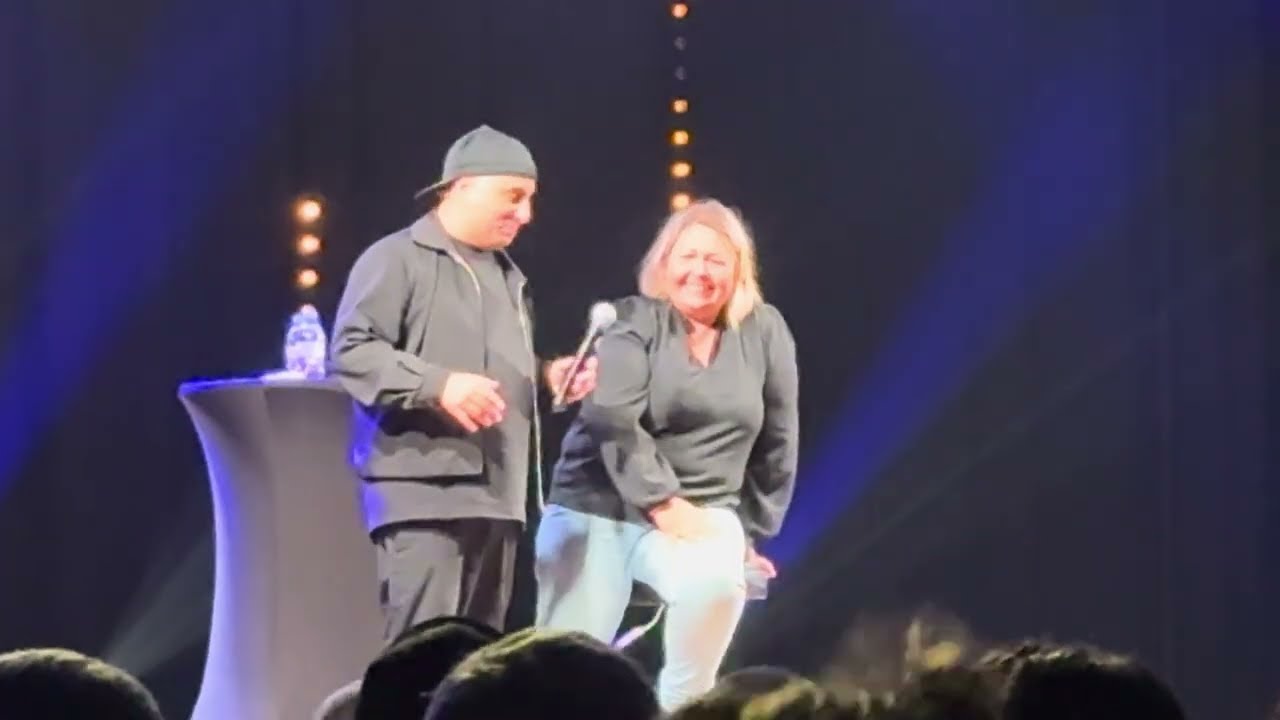 Spectacle de D'jal au forum de Laudun-l'Ardoise - Du rire avec Mélanie d'Orsan