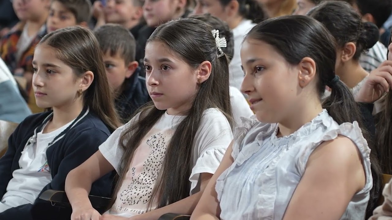 Սիմֆոնիկ ԴասA-- Երևանի Գրիգոր Գուրզադյանի անվան 163 հիմնական դպրոցում