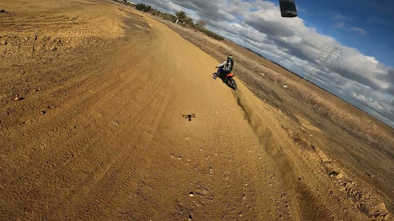 Pista de corrida de motocross em circuito de terra, vista aérea de drone.,  Banco de Video - Envato Elements