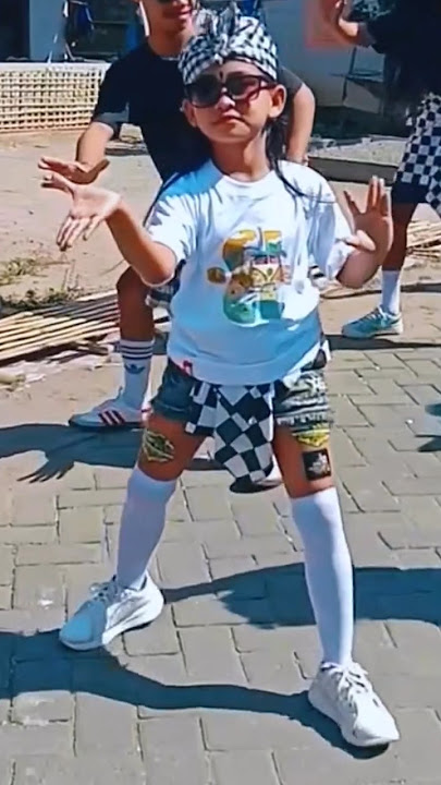 Sakera cilik viral Danis si penari cilik
