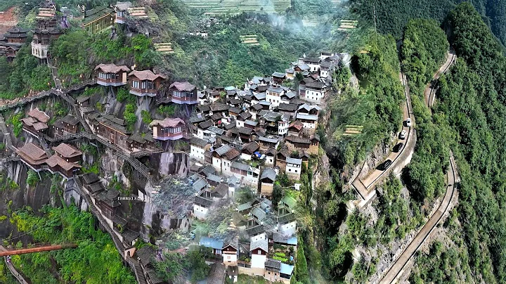 Village on the cliff | Amazing Chinese natural landscape | The Ancient Natural Power - DayDayNews