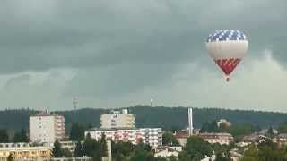 Balón v bou?ce Jihlava CZ 4.8.2013 Hot-air balloon in thunderstorm