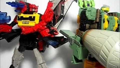 TRANSFORMERS Universe Classics 2.0 Blaster With Blockrock and Heavy Load With Drill Bit (Se.2 Ep.22)