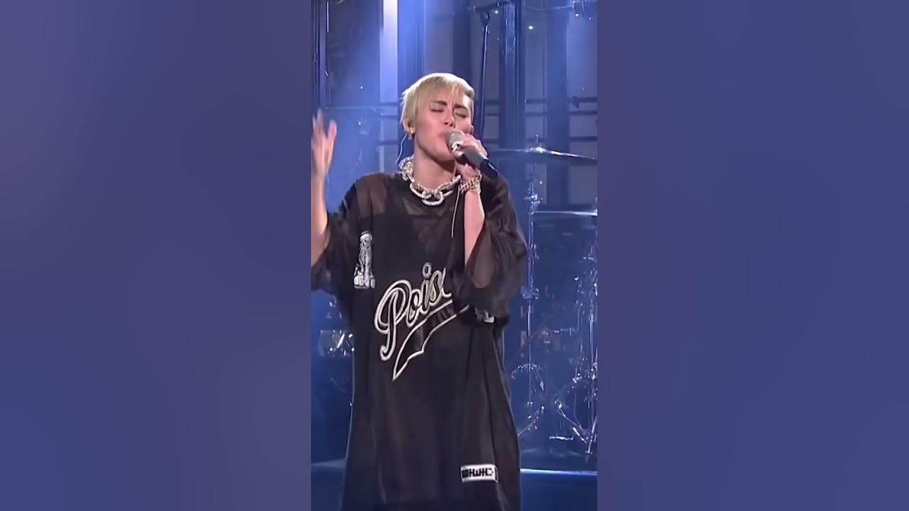 10 years since Miley came in like a wrecking ball 🔨💔 #throwbacksongs #2010smusic #mileycyrus