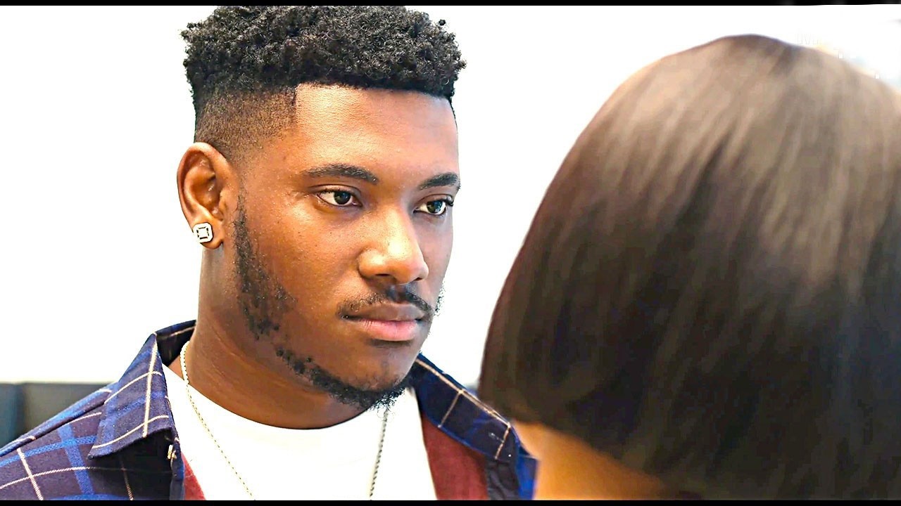 IL EST TOMBÉ ÉPRIS D'UNE FILE RENCNTRÉ AU PREMIER RENDEZ-VOUS,IGNORANT QU'ELLE EST LA FILLE DU PDG