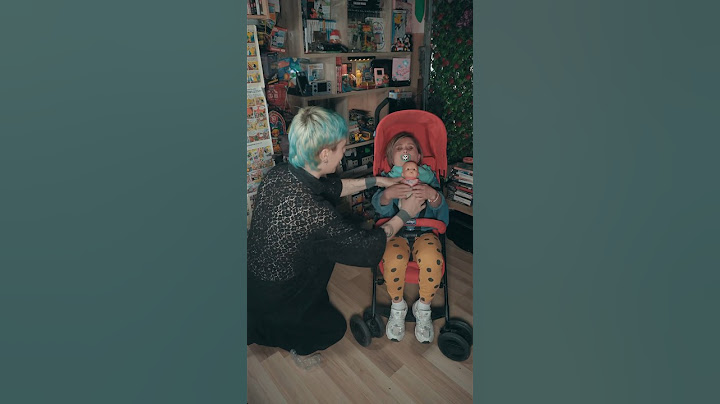 JE TRANSFORME MA MÈRE EN BÉBÉ 😱