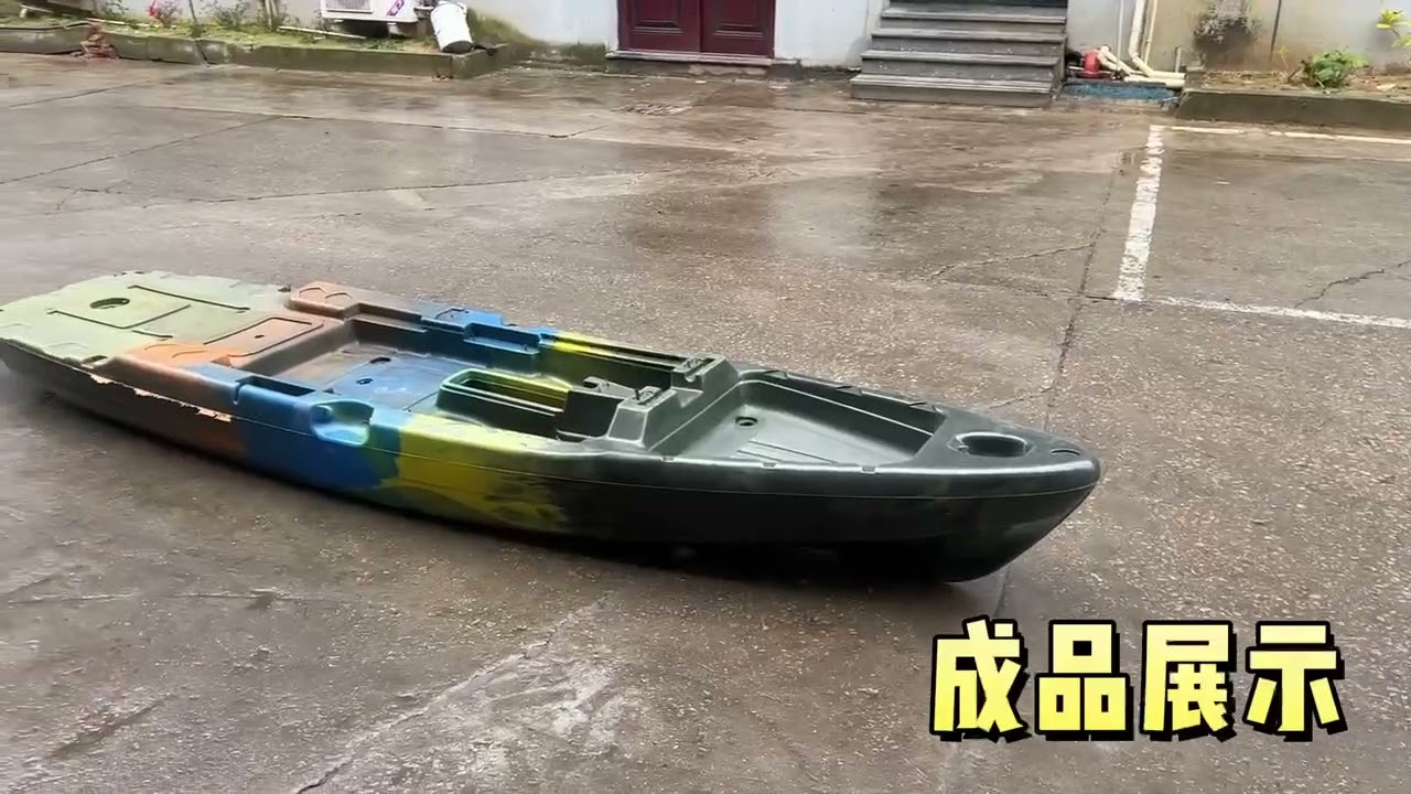 Kayak making rotomolding machine
