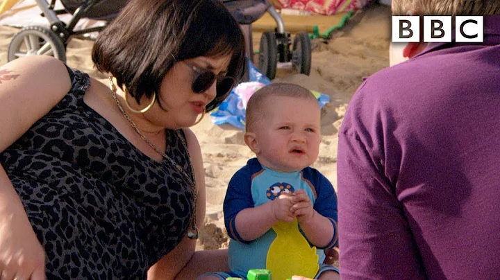 Smithy and baby Neil build a sandcastle | Gavin & ...