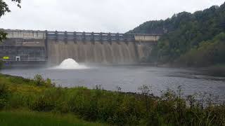 2018 09 26 Wolf Creek Dam Cumberland Lake sluicing