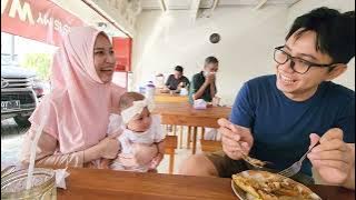 FATHER AND MOTHER WITNESS THE SUCCESS OF THIS STALL!! HAPPY THAT DEK KAIA'S WEIGHT AND HEIGHT HAV...