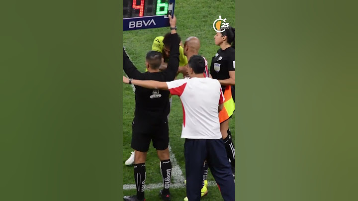 Chicharito Hernández es abucheado por la afición de Chivas