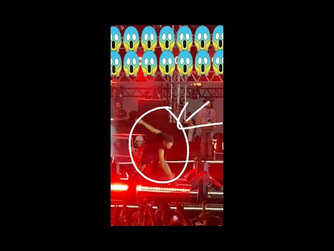 لحظة سقوط ويجز على المسرح في حفلة راب مهرجان موسيقي لايف 