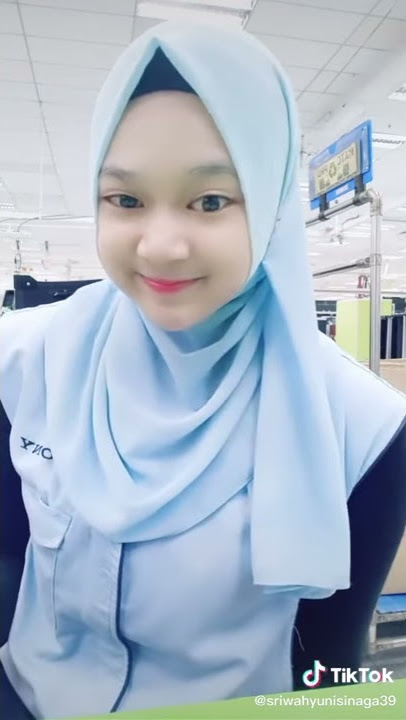 cewe cantik berjilbab |senyumnya bikin klepek-klepek #pijat #plusplus