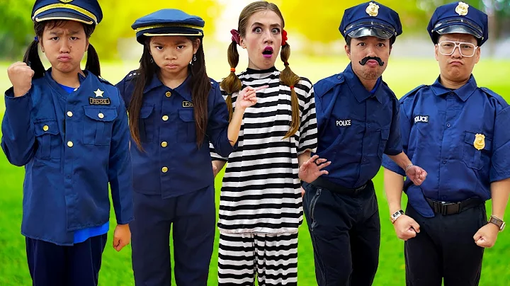Emma and Jannie Pretend Play as Police Officers Ro...