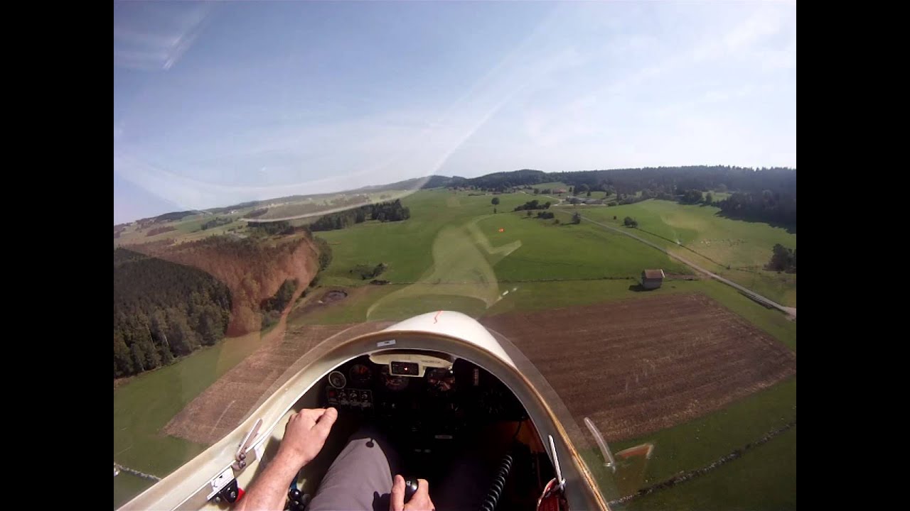 Piccolo Motorsegler Landung in Fournet