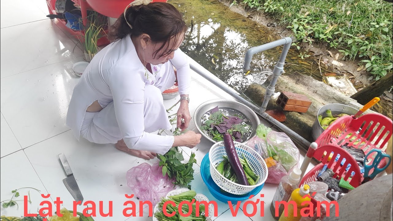Kho mấm cá linh với thịt heo