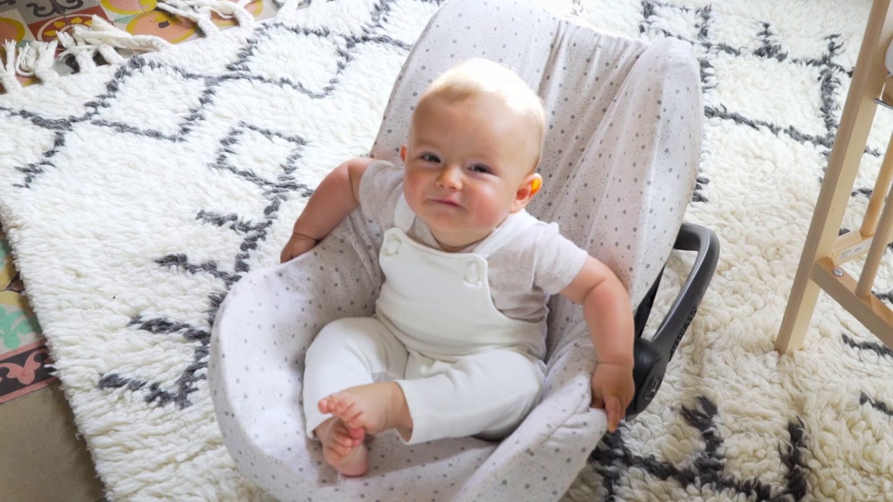 walking mum changing bag