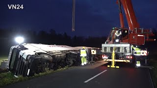 29.11.2021 - VN24 - Truck with stone slabs lands in a ditch on its side