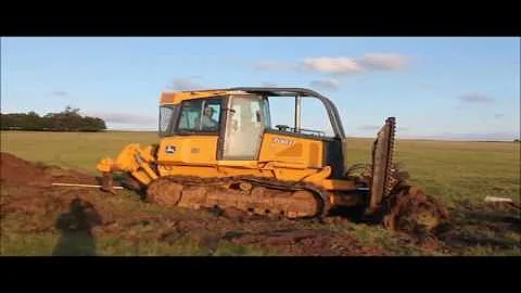 Kolik váží buldozer John Deere 700 J?