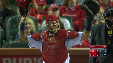 CIN@STL: Molina fires to third to pick off Cozart