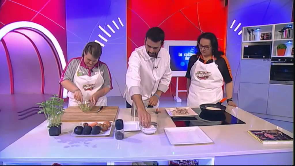 Tosta de aguacate con atún