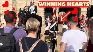 Kings Guards Win The Hearts of Tourists by Taking Pictures and Giving High Fives!