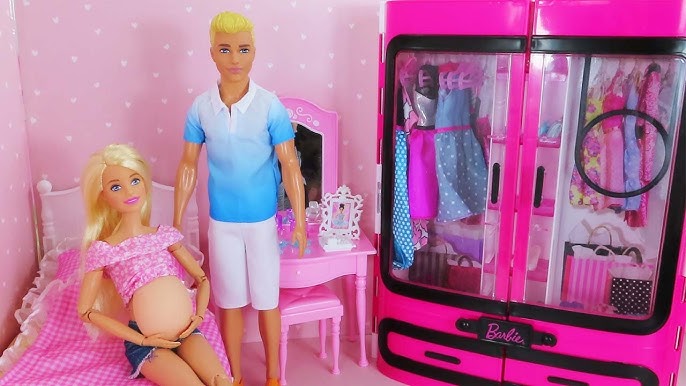 La nouvelle Barbie enceinte crée la polémique - Closer