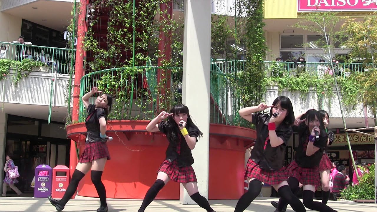 10 COLOR'S ファイテングポ ズで抱きしめて&青春会いたくて一期生