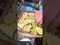 Limetten und Zitrone oben auflegen.