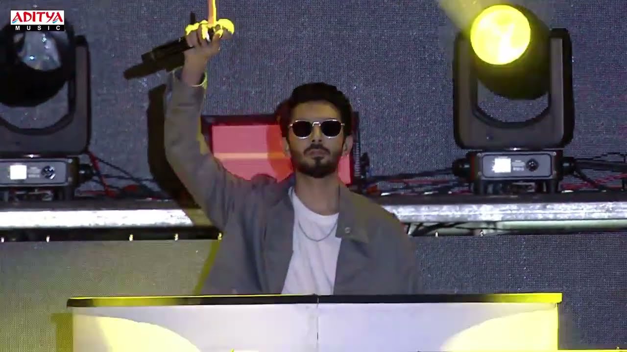 Music Director Anirudh Rocking Entry @ KINGDOM Pre Release Event | Vijay Deverakonda | Gowtam T
