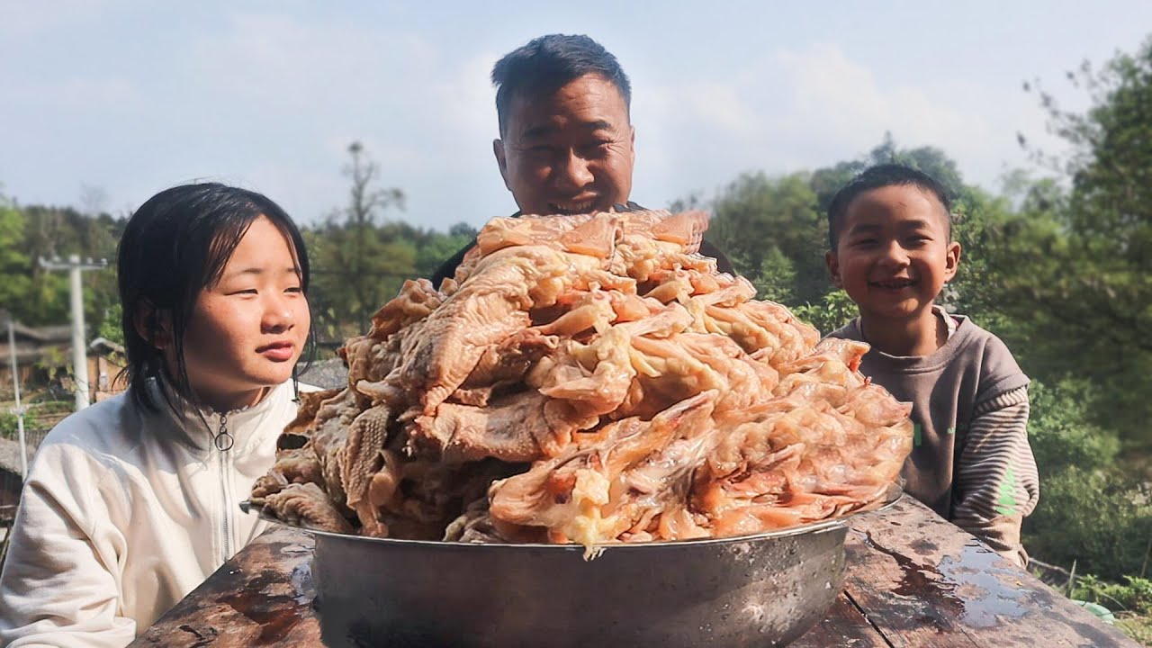 鸡骨架这样吃才叫爽！炸几小时骨头都软了，一人几只抱着啃好过瘾