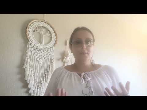 Serie Desvendando Mitos Sobre Leitura de Cartas! (Debunking card readings myths - English subtitles) - video from TheMoonSpiritOracle