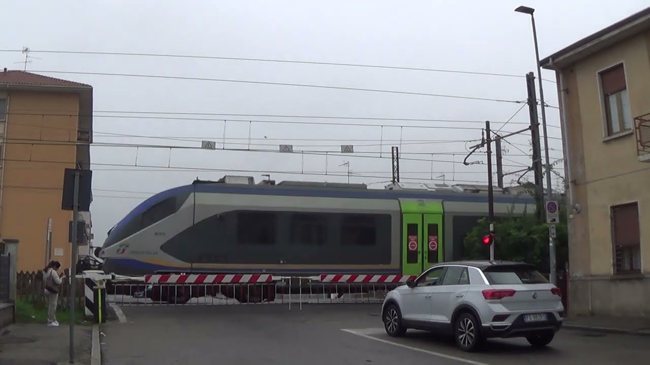 Passaggio a livello di via Filippo Maria Beltrami - Novara / Level Crossing / Bahnübergang
