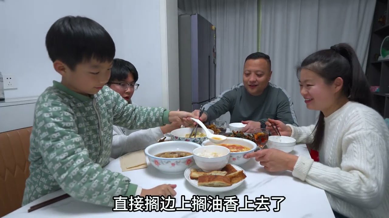 大哥家带回的炸丸子，媳妇回家吃饭炖两大碗，深情表达后感谢所有 #美食 #日常vlog #感恩 #感谢抖音