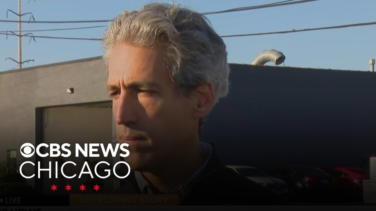 Evanston Mayor Daniel Biss joins protesters outside Broadview ICE facility