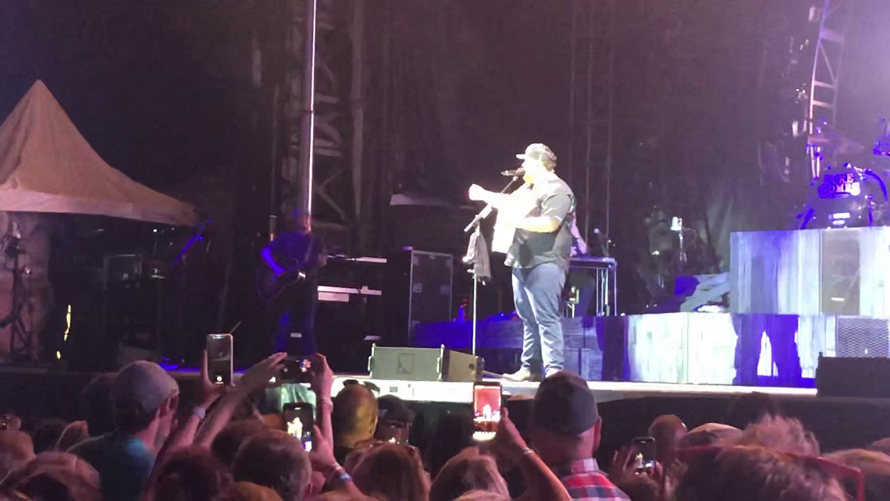 Luke Combs - Beautiful Crazy (Live) Va Beach Patriot fest 2019 - YouTube