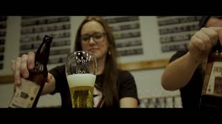 Proper Hefeweizen pouring