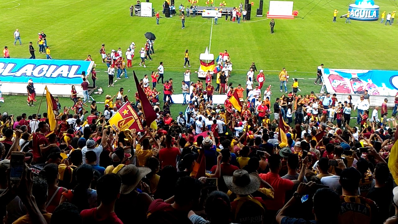 Recibimiento al Deportes Tolima en el Manuel Murillo Toro - YouTube