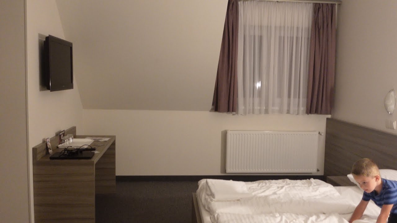 Paprika M1 Hotel Ungaria YouTube