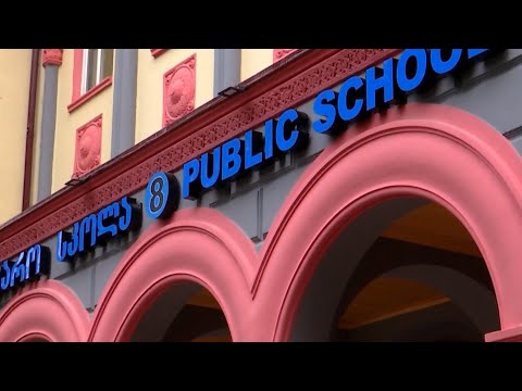 \"დახვდა 25 ბიჭი და გალახეს\" - რას ამბობს დაშავებულის დედა და რა პასუხი აქვთ სკოლაში?