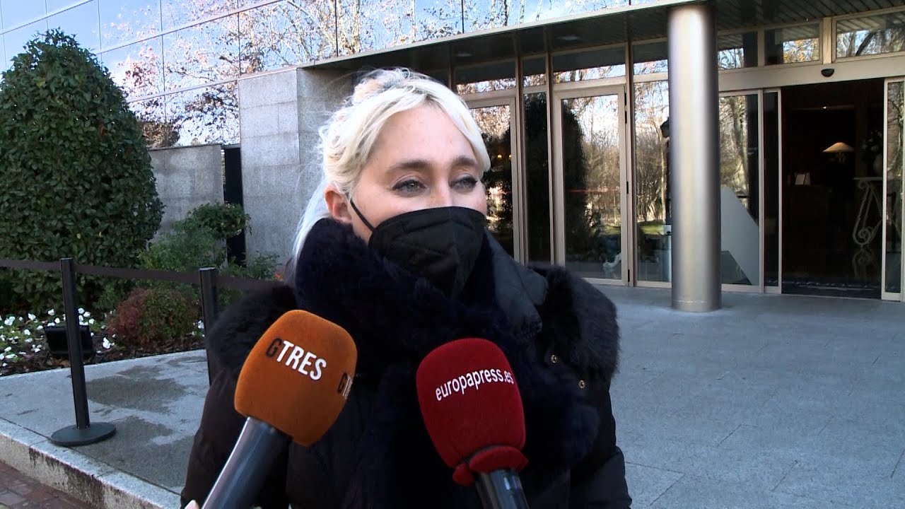 Geraldine Larrosa, rota de dolor en la capilla ardiente de su gran amor, Carlos Marín