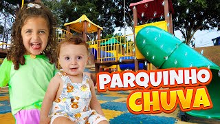 BELLA E LUCCA SE DIVERTEM EM UM PARQUINHO NA CHUVA  FAMÍLIA BELLA E LUCCA SHOW