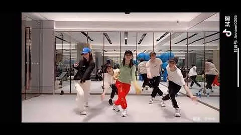 Luo Yun Xi & Xiao Yan & Gao Hanyu & Bai Lu dance t...