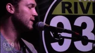 93.9 Free River Session: Phillip Phillips - Unpack Your Heart (acoustic)