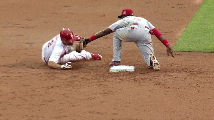 CIN@PHI: Schumaker throws out Francoeur, turns two
