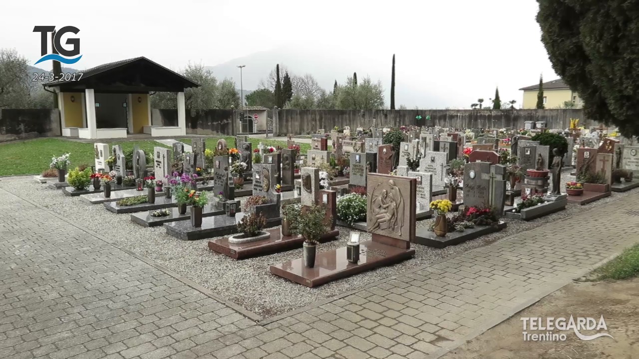 Esumazioni al cimitero di Varone