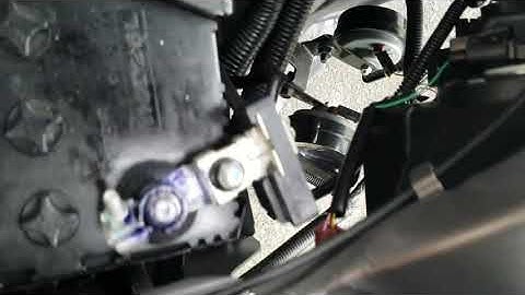 How to Replace a Front Turn Signal Lamp on a 2011-2017 Nissan Quest