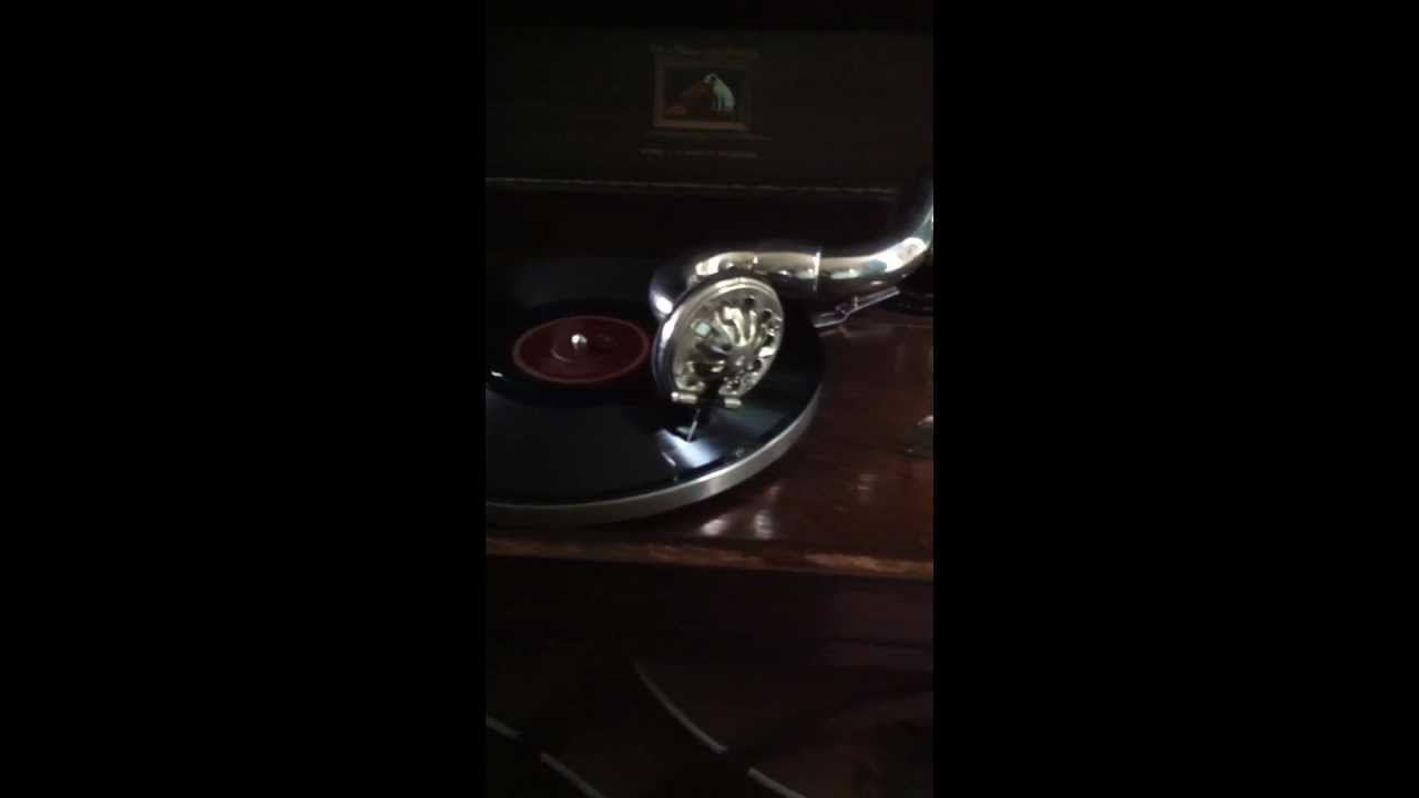 His Master's Voice Model 104 - Billy Cotton - Whistle While