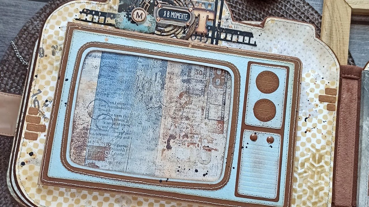 Обзор мужского альбома в форме фотоаппарата. 